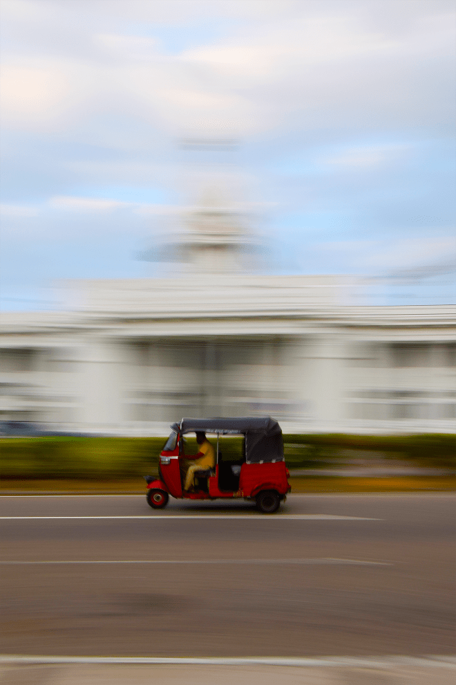 tuktuk rosso panning Sri Lanka